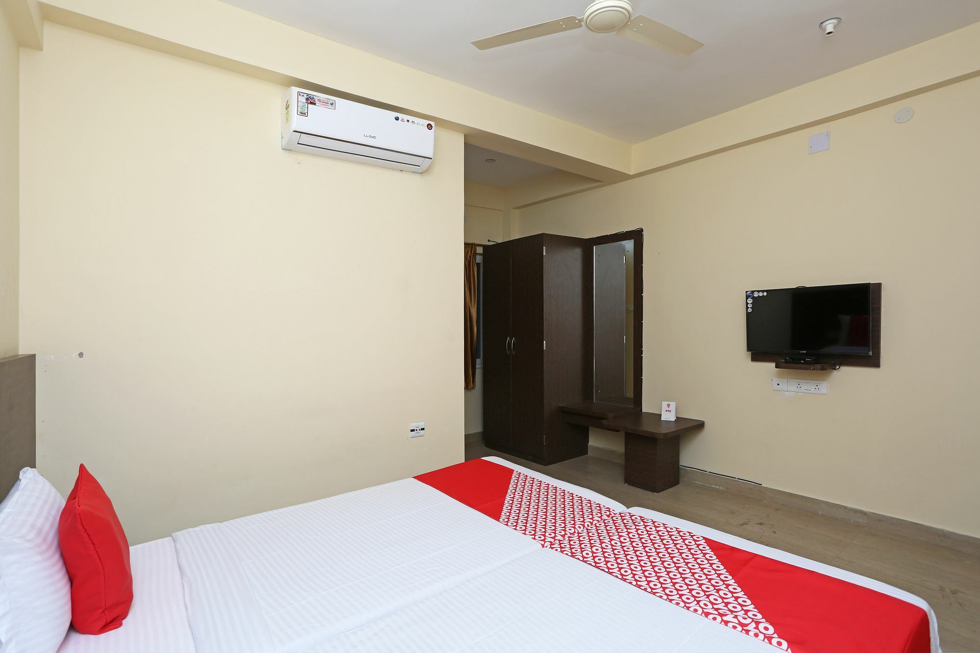 Oyo 11343 Hotel Sai International Bhubaneswar Exterior photo